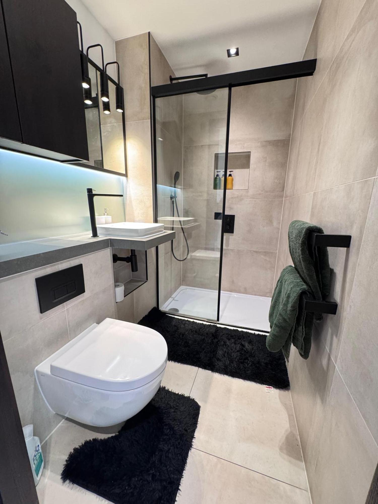 2 Bedroom Modern Appartement *